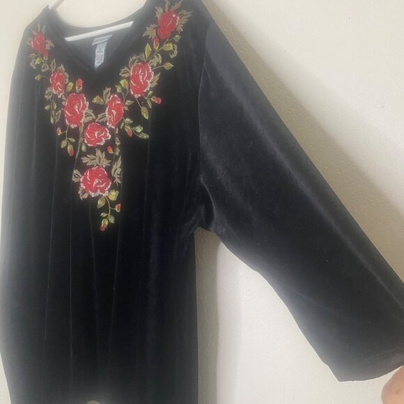 Catherines Black Velvet Tunic Womens 3X With Red Rose Embroidery Plus Size 3/4 S - Picture 5 of 9